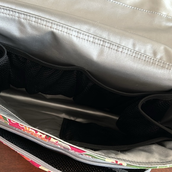 Beautiful diaper bag, floral medley design - Picture 4 of 14